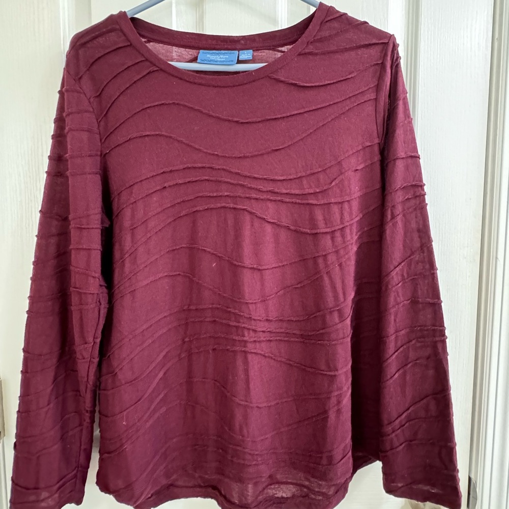Gorgeous sheer Simply by Vera shirt